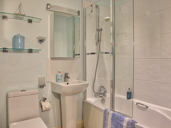 Argel Lowen bathroom Mevagissey