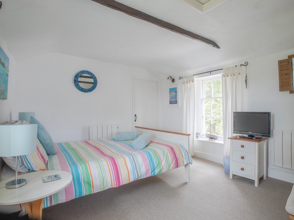Glebe Cottage bed sitting room