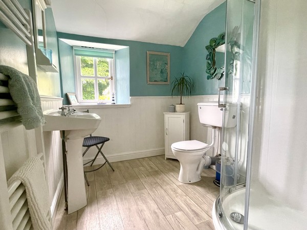 Glebe Cottage shower room