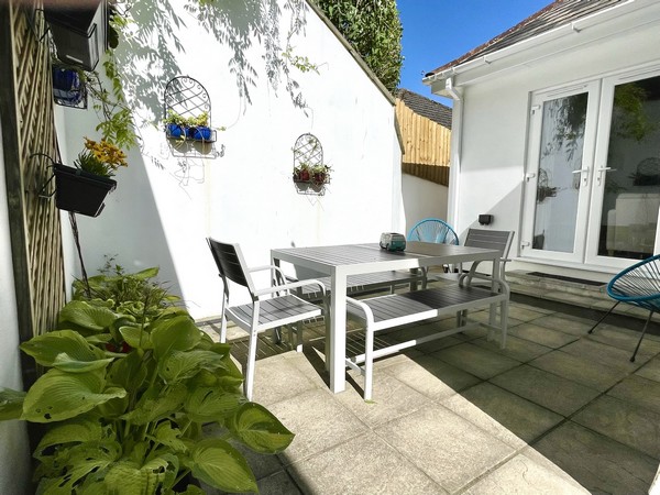 Highbury courtyard Mevagissey