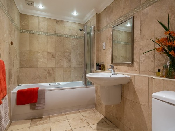 Nare Court bathroom Mevagissey