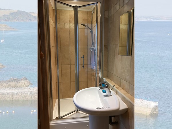 Nare Court shower Mevagissey