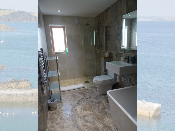 Skysail luxury bathroom Mevagissey